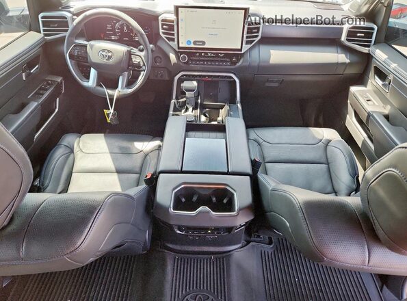 7SVAAABA1SX056784 2025 TOYOTA SEQUOIA Silver Widok deski rozdzielczej