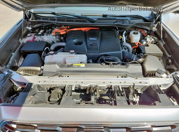 7SVAAABA1SX056784 2025 TOYOTA SEQUOIA Silver Widok komory silnika