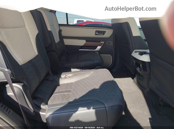 7SVAAABA9RX028693 2024 TOYOTA SEQUOIA Gray Widok naklejki z numerem VIN