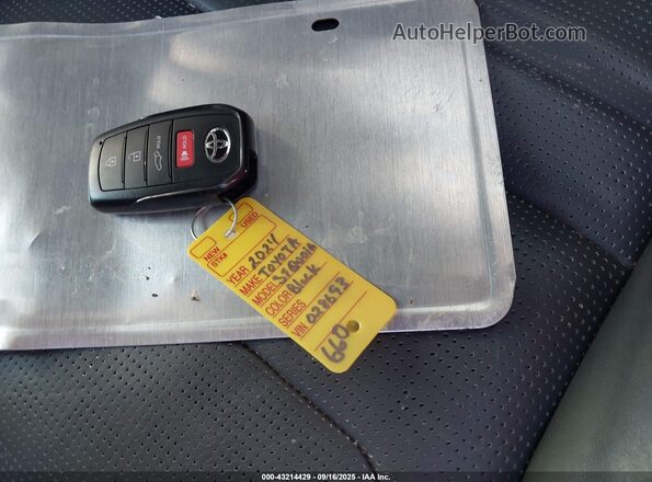 7SVAAABA9RX028693 2024 TOYOTA SEQUOIA Gray Widok deski rozdzielczej