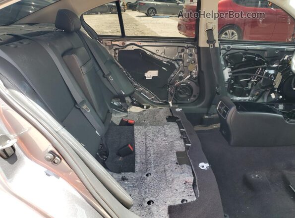 JN1EV7BP1NM310509 2022 INFINITI Q50 Silver Widok wnętrza z tyłu
