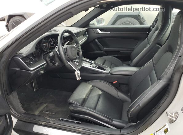 WP0AB2A93NS220803 2022 PORSCHE 911 Серебряный Вид панели приборов