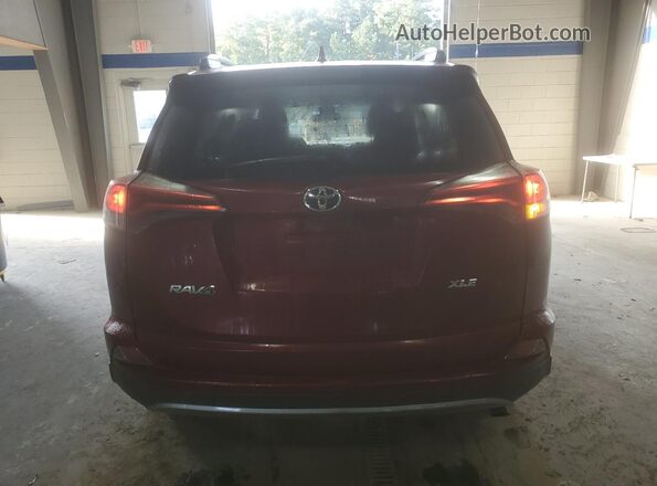 2T3WFREV9JW510572 2018 TOYOTA RAV4 Красный Вид салона спереди