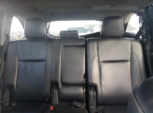 5TDJZRFH0JS882488 2018 TOYOTA HIGHLANDER Gray Rear interior view