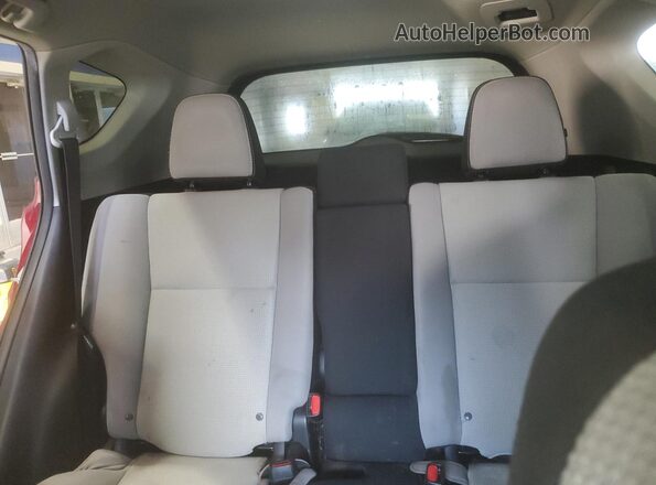 2T3WFREV9JW510572 2018 TOYOTA RAV4 Красный Вид задней части салона