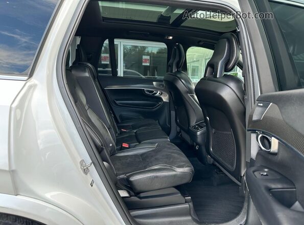 YV4A22PMXJ1205174 2018 VOLVO XC90 White Vista interior delantera