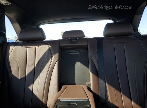 5UXKT0C50J0W01108 2018 BMW X5 White Rear interior view