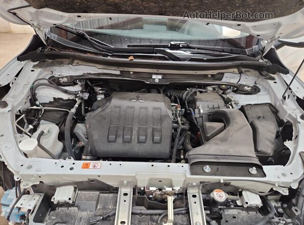 JA4ATWAA9RZ056348 2024 MITSUBISHI ECLIPSE White ძრავის განყოფილების ხედი