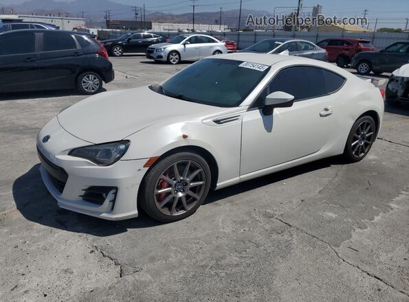 JF1ZCAC16J9602011 2018 SUBARU BRZ Белый Передняя левая четверть