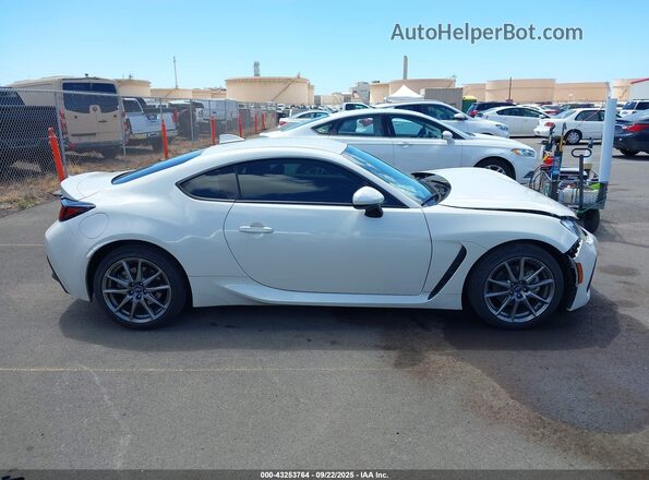 JF1ZDBB15R9700768 2024 SUBARU BRZ White Widok wnętrza z tyłu