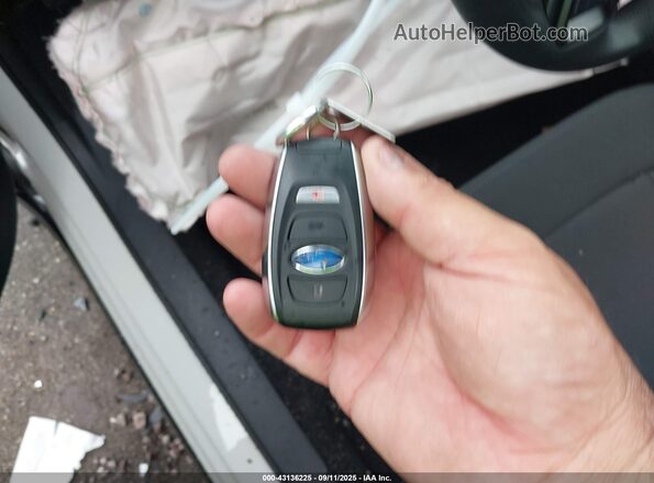 JF2GUHDC4S8247730 2025 SUBARU CROSSTREK Белый Вид панели приборов