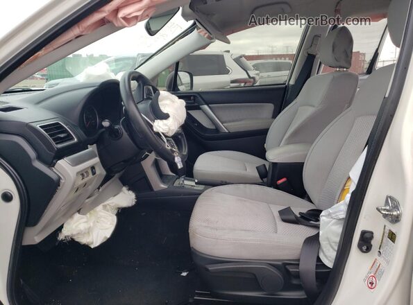 JF2SJABC7JH455645 2018 SUBARU FORESTER 2.5 White წინა სალონის ხედი