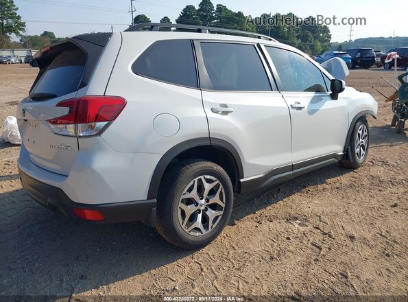 JF2SKADC4RH461313 2024 SUBARU FORESTER White Rear right