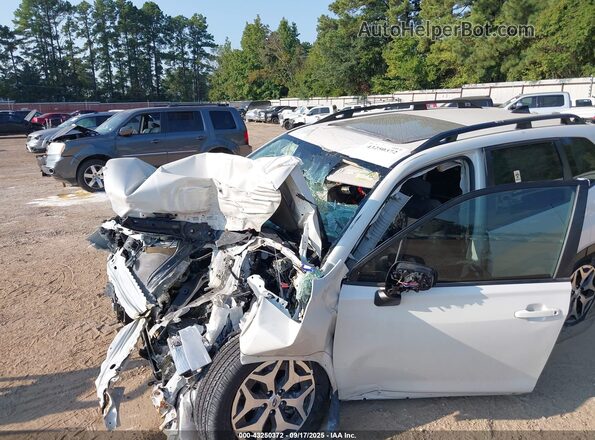 JF2SKADC4RH461313 2024 SUBARU FORESTER White 360 interior view