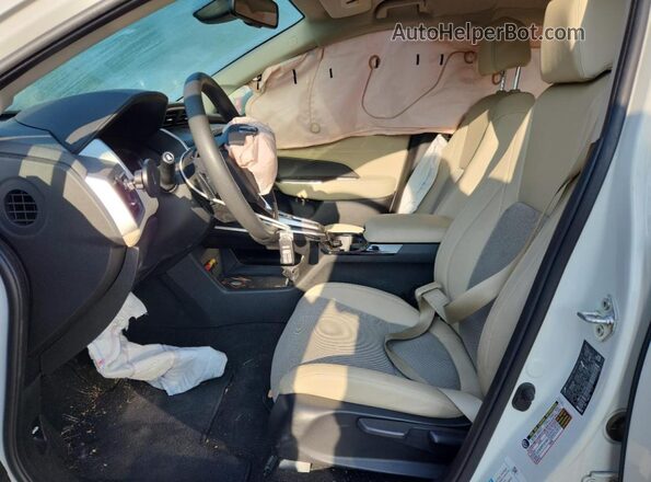 JHMZC5F18JC007725 2018 HONDA CLARITY White Front interior view