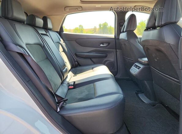 JN1DF0BB9RM731257 2024 NISSAN ARIYA White Widok tylnych siedzeń