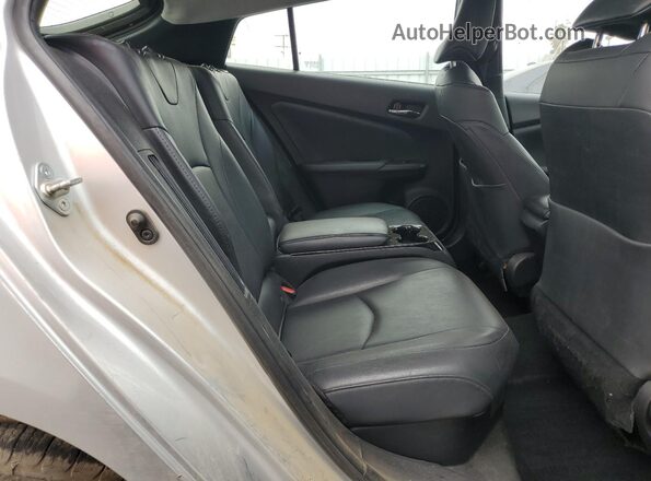 JTDKARFP3J3097130 2018 TOYOTA PRIUS Silver Widok tylnych siedzeń