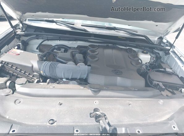 JTEMU5JR3P6152549 2023 TOYOTA 4RUNNER White Հետևի տեսք