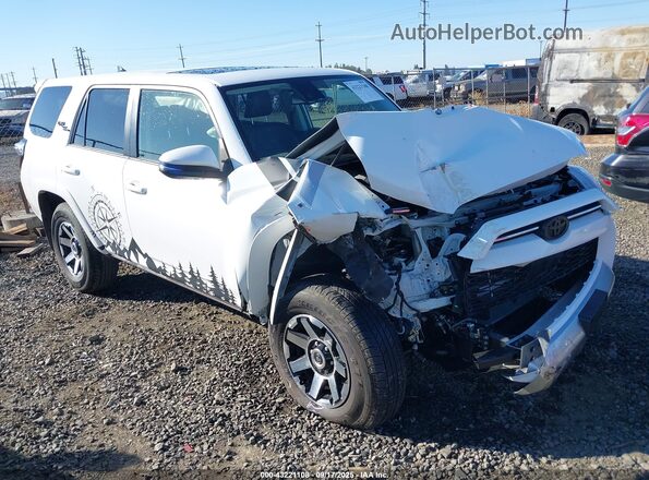 JTERU5JR1R6279986 2024 TOYOTA 4RUNNER Белый Передняя правая четверть