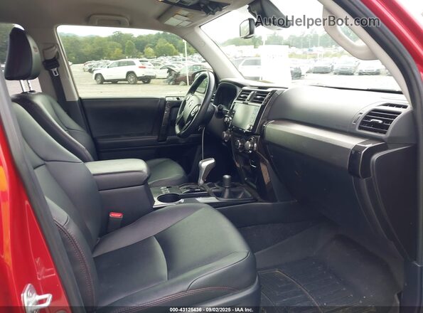JTERU5JR8M5930447 2021 TOYOTA 4RUNNER Красный Вид салона спереди
