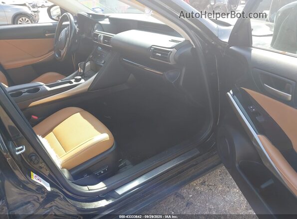 JTHCM1D2XH5019896 2017 LEXUS IS 300 Черный Вид салона спереди