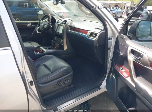 JTJJM7FX3J5209014 2018 LEXUS GX 460 Серебряный Вид салона спереди