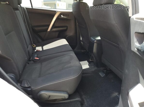 JTMRFREV7JD240350 2018 TOYOTA RAV4 White Սալոնի հետևի տեսք