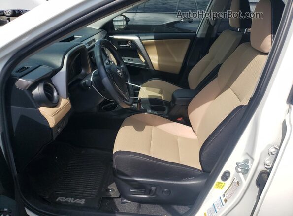 JTMRFREV8JJ188924 2018 TOYOTA RAV4 White Widok wnętrza z przodu