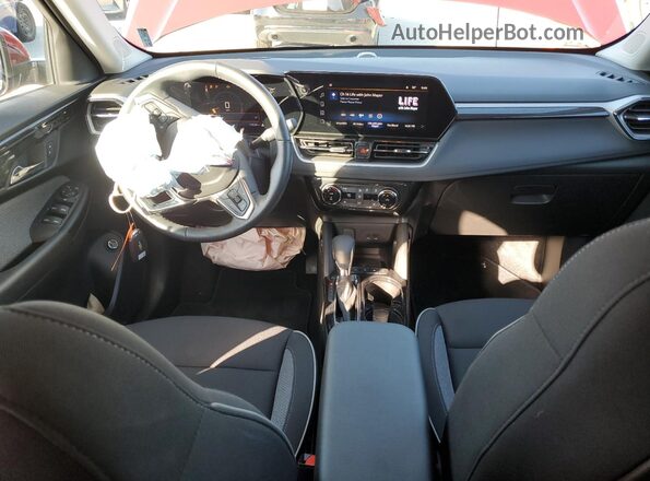 KL79MPSL3SB002292 2025 CHEVROLET TRAILBLAZER Maroon Dashboard view