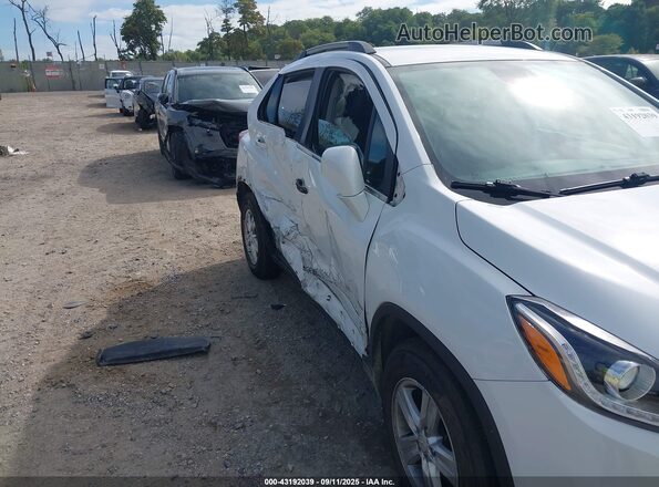 KL7CJLSB5JB537797 2018 CHEVROLET TRAX White Դիմացի տեսք