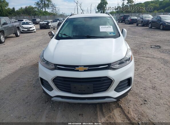 KL7CJLSB5JB537797 2018 CHEVROLET TRAX White Սարքավորումների վահանակի տեսք
