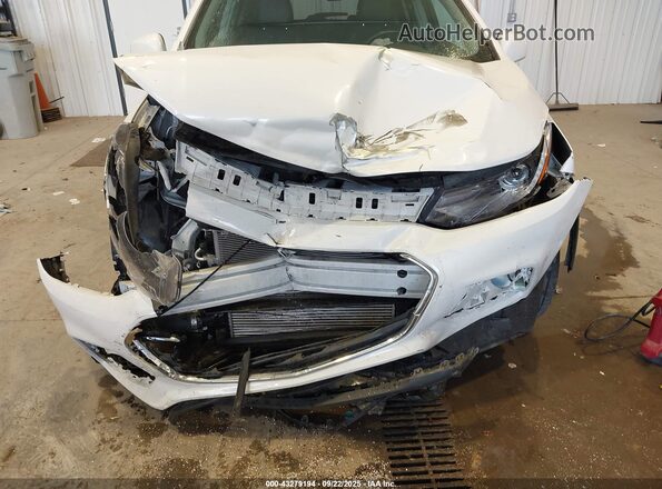 KL7CJPSM8MB370588 2021 CHEVROLET TRAX White Widok z przodu