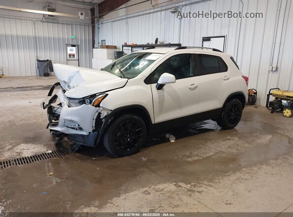 KL7CJPSM8MB370588 2021 CHEVROLET TRAX White Przód lewy