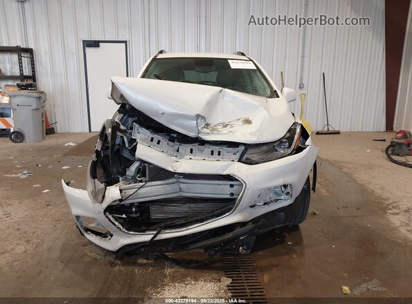 KL7CJPSM8MB370588 2021 CHEVROLET TRAX White Widok wnętrza z tyłu