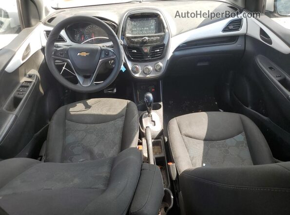 KL8CD6SA7JC482422 2018 CHEVROLET SPARK Белый Вид панели приборов