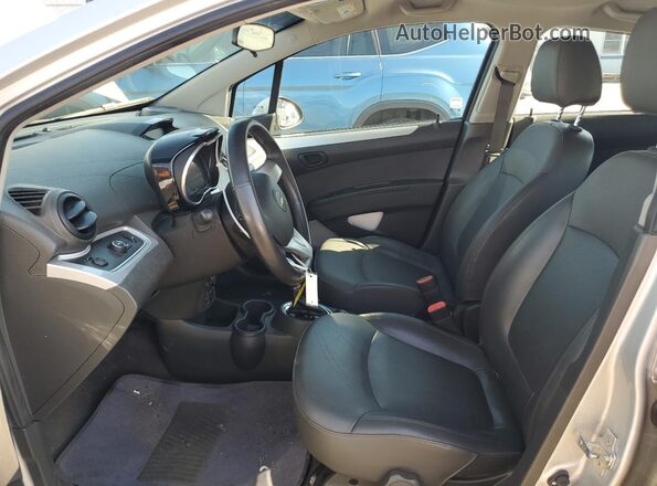 KL8CL6S02GC649868 2016 CHEVROLET SPARK Серебряный Вид салона спереди