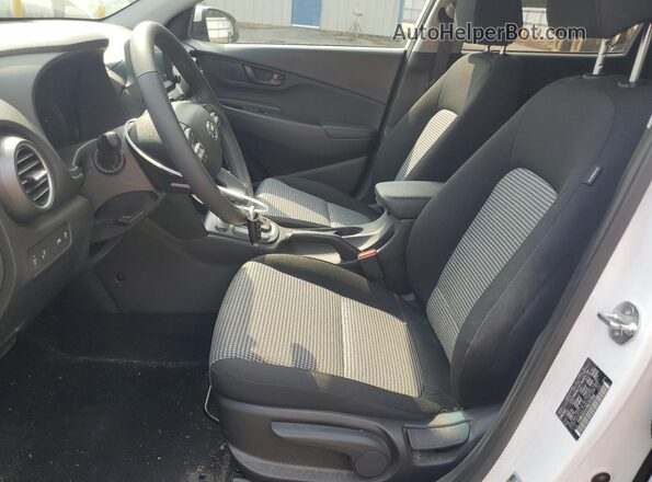 KM8K2CAA1MU737830 2021 HYUNDAI KONA Белый Вид салона спереди