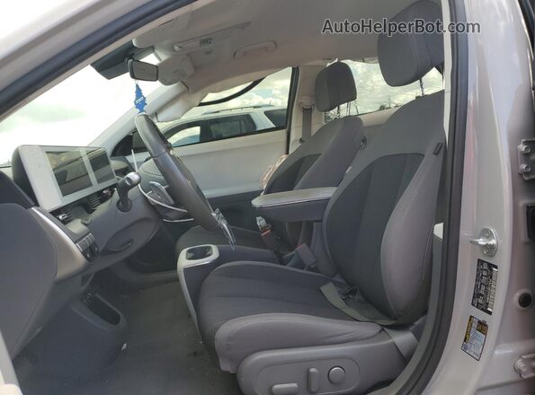 KM8KM4AE0PU178794 2023 HYUNDAI IONIQ Серебряный Вид салона спереди