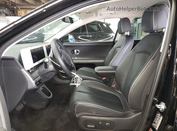 KM8KNDAF5PU203372 2023 HYUNDAI IONIQ Черный Вид салона спереди