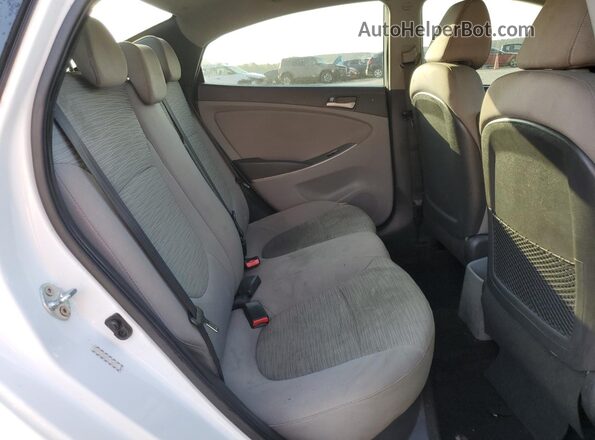 KMHCT4AE6GU136427 2016 HYUNDAI ACCENT White Widok tylnych siedzeń