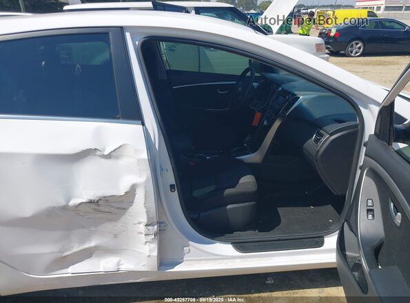 KMHD35LH4GU252968 2016 HYUNDAI ELANTRA GT Белый Вид салона спереди