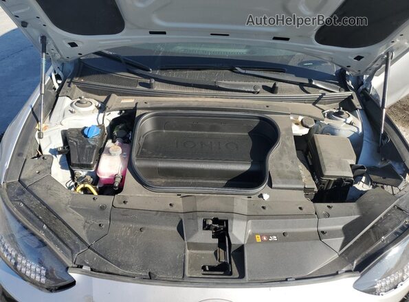 KMHM54AAXRA061666 2024 HYUNDAI IONIQ Серебряный Вид задней части салона