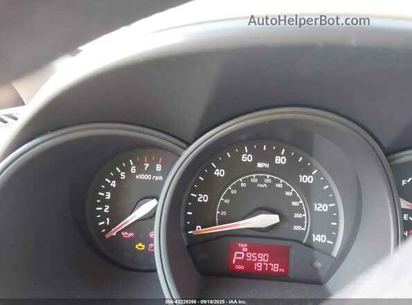 KNADN4A33H6052005 2017 KIA RIO Красный Вид спереди