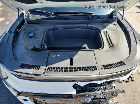 KNDAEFS54R6022658 2024 KIA EV9 White Vista del compartimento del motor