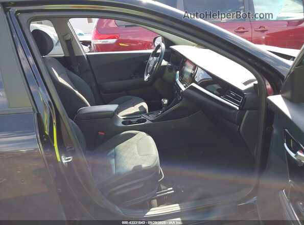 KNDCM3LD5N5502286 2022 KIA NIRO PLUG-IN HYBRID Черный Вид салона спереди