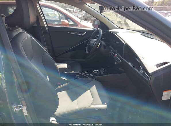 KNDCS3LF6P5100464 2023 KIA NIRO PLUG-IN HYBRID Green Widok wnętrza z przodu