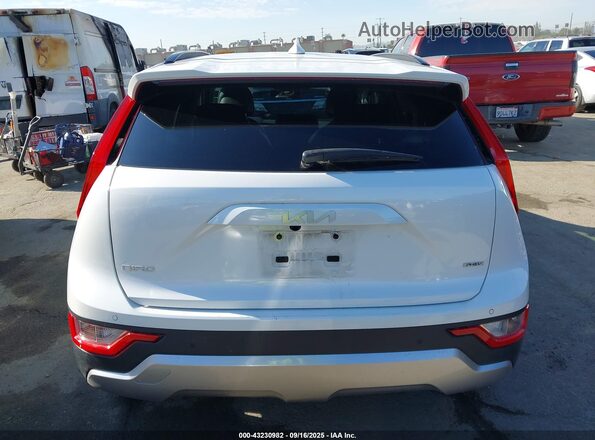 KNDCS3LF9P5055780 2023 KIA NIRO PLUG-IN HYBRID White 