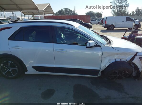 KNDCS3LF9P5055780 2023 KIA NIRO PLUG-IN HYBRID White Vista interior trasera