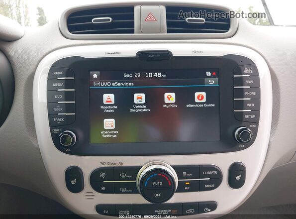 KNDJP3AE4H7021092 2017 KIA SOUL EV Cream 