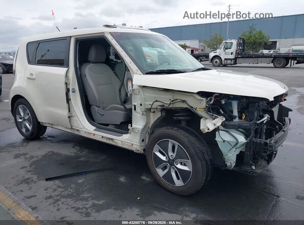 KNDJP3AE4H7021092 2017 KIA SOUL EV Cream Widok z przodu